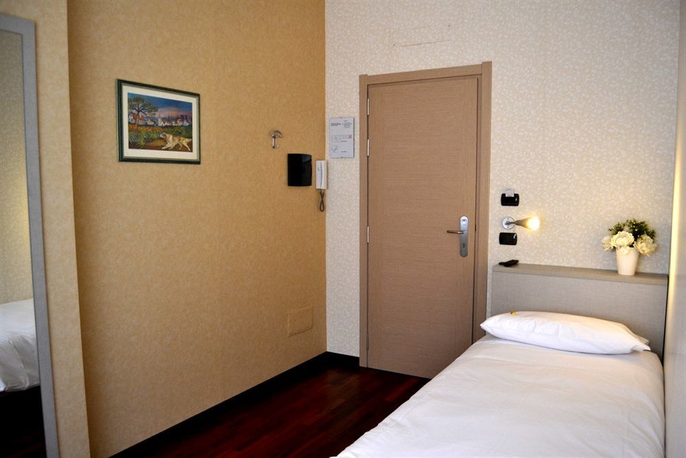 Italia 30 Hotell Gorgonzola Eksteriør bilde